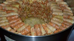 REPORTAJ - Singura fabrică de sarmale din ţară: Zeci de tone de sarmale făcute la Gheorgheni ajung de sărbători în Suedia, Spania sau Ungaria - FOTO