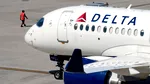 Aterizare de urgență: O aeronavă Delta Air Lines a întâlnit turbulențe severe, 25 de pasageri spitalizați