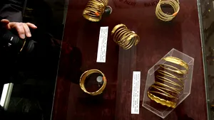 Percheziţii la persoane bănuite că au folosit detectoare de metal în zona Sarmisegetusa Regia, în activităţi de braconaj arheologic / Şeful de post, vizat în anchetă 