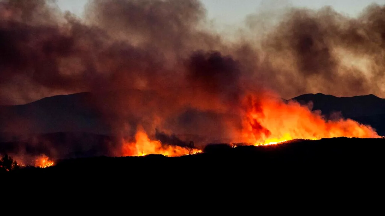 Peste 10.000 de persoane au fost evacuate din cauza unui incendiu de vegetație din sud-vestul Franței