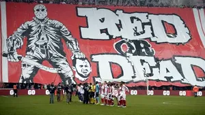 Posibile interdicţii de până la cinci ani în cazul suporterilor care au afişat bannerul cu Defour