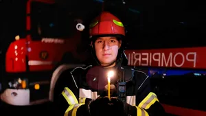 Cum trebuie să puneţi de fapt lumânările sau candelele aprinse de Paşte. Răspunsul unui pompier 