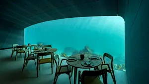 Peste 7.000 de rezervări făcute pentru primul restaurant subacvatic din Europa | VIDEO