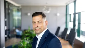 Studiu Pluxee România: Lipsa siguranței psihologice și reziliența scăzută sunt factorii care pot sta la baza deciziei angajaților privind schimbarea locului de muncă