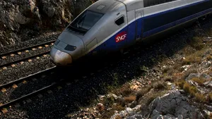 Un francez a scăpat nevătămat după ce un TGV a trecut pe deasupra sa în timp ce dormea