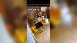 O elevă a fost trimisă în judecată după ce a împins o profesoară. Incidentul a avut loc în urmă cu doi ani, la o școală din Sectorul 1