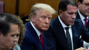 Donald Trump a plecat de la tribunal după ce i s-au adus la cunoştinţă acuzaţiile