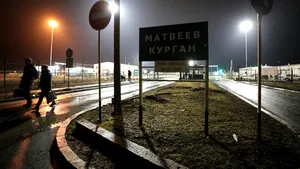 Evacuarea din Ucraina. S-au format cozi de trecere a frontierei spre Rusia