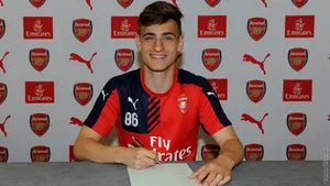 La doar 17 ani, Vlad Dragomir a semnat primul său contract de jucător profesionist cu Arsenal