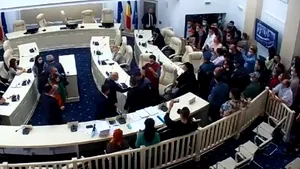 Dosare penale în urma scandalului de la Consiliul Local Focşani. Trei participanţi la şedinţă au depus plângeri