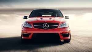  Monument în cinstea Mercedes-Benz: Cum îşi dovedesc locuitorii unui oraş pasiunea pentru marca germană