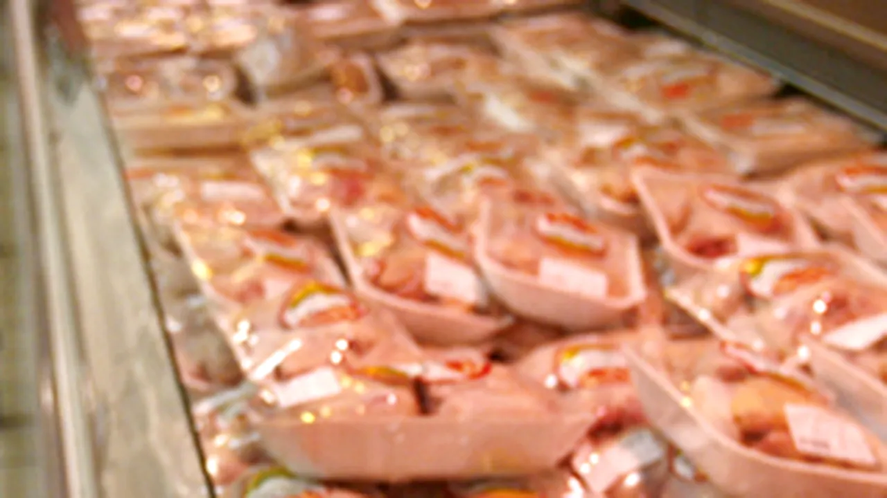 China a suspendat unele importuri de pui şi carne de porc din SUA - Reuters