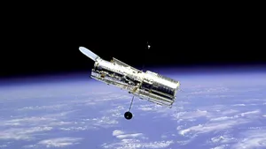 Repararea telescopului Hubble, prezentată, din spaţiu, cu ajutorul Twitter