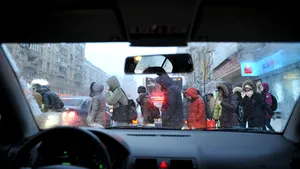 Polei pe trotuarele din Bucureşti. Au crescut îngrijorător cazurile de fracturi şi entorse