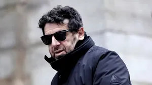 Concertul unui star francez în Elveția, suspendat din cauza acuzațiilor de violențe sexuale