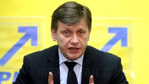 Antonescu: Nu ştiu dacă cineva mi-a cerut capul în PNL, aş fi onorat, nu aş împiedica un Congres