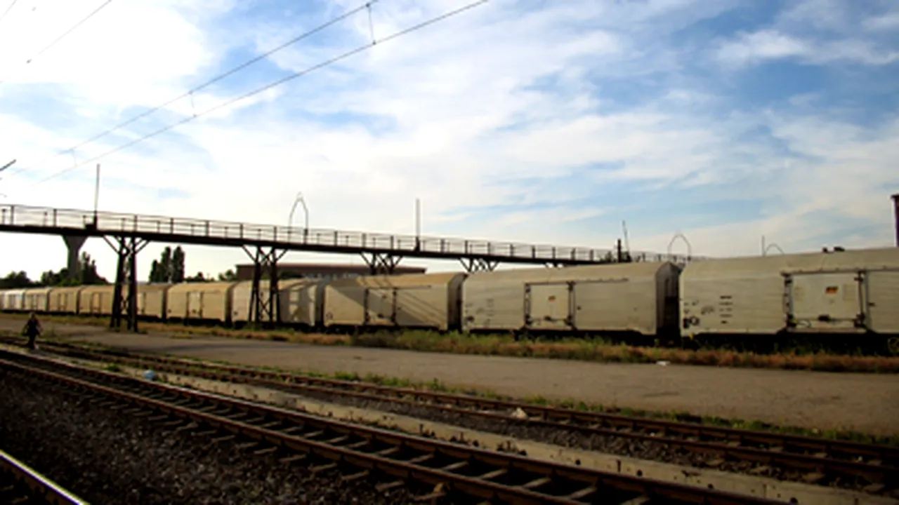 Un tren de marfă s-a stricat şi a blocat o arteră feroviară din vestul României. Situaţia, remediată spre seară