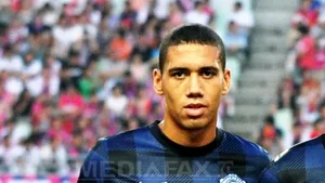 Fotbalistul englez Chris Smalling, confundat cu Barack Obama pe căni comercializate cu ocazia CM - FOTO