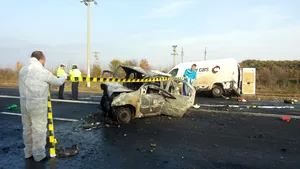 Patru persoane au murit într-un accident pe drumul Bucureşti-Giurgiu. Traficul a fost reluat pe DN5 - FOTO