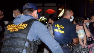 Traumatizat de poliţiştii români. Povestea de groază a unui migrant: „Dacă vă mai văd, vă omor, sap o groapă şi vă îngrop acolo”