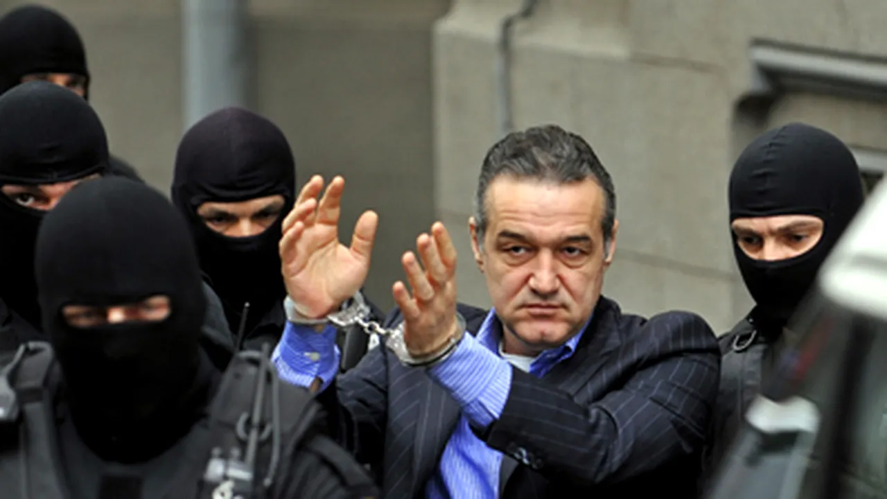 Becali a fost adus la instanţă, cu cătuşe la mâini