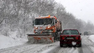 Circulaţie îngreunată de zăpadă în întreg judeţul Braşov
