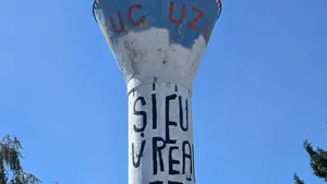 Peste 100 de artiști transformă Fabrica UZUC din Ploiești într-un muzeu temporar. 100.000 mp de sit industrial, activați prin artă. Fabrica UZUC se pregătește să-și întâmpine publicul