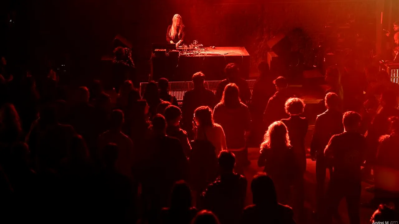 S-a PRĂBUŞIT tavanul de la Control Club din Capitală. Explicaţia reprezentanţilor localului | FOTO