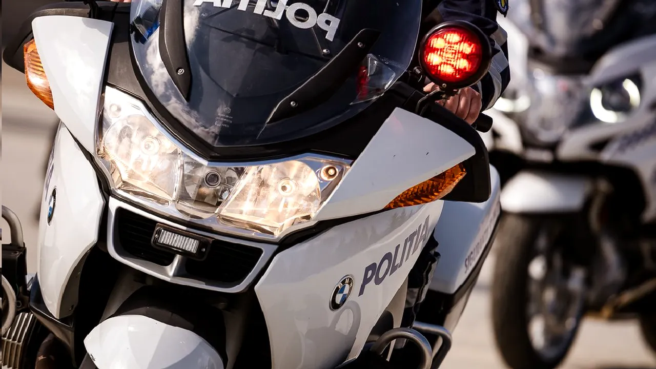Un poliţist pe motocicletă, din cadrul Brigăzii Rutiere, a fost accidentat în Capitală