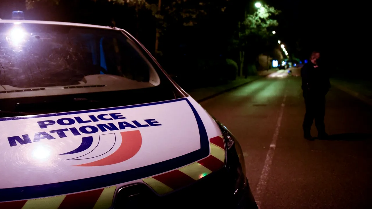 Cazul profesorului decapitat lângă Paris. Nouă persoane, printre care şi tatăl care s-a indignat pe reţelele sociale, arestate 