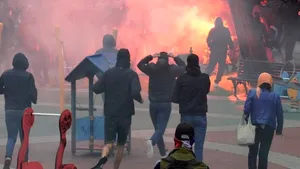 Ciocniri între poliţie şi protestatarii de dreapta la un marş LGBTQ în Serbia