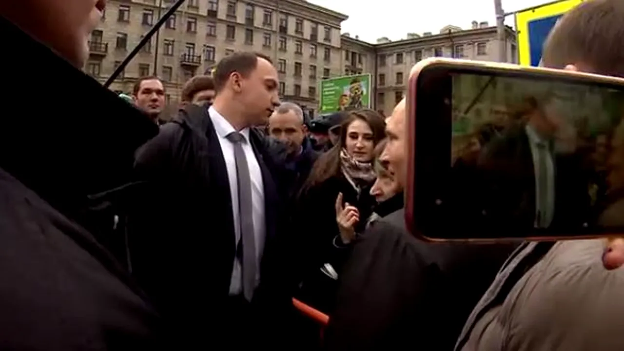 VIDEO: Vladimir Putin, „certat” de o femeie în timp ce vizita oraşul său natal, Sankt Petersburg