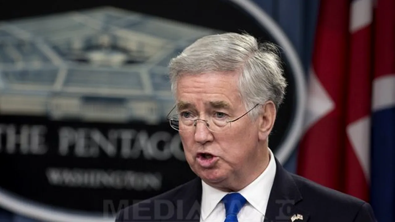 Michael Fallon, ministrul britanic al Apărării: Marea Britanie părăseşte UE, dar vom continua să protejăm securitatea continentului 