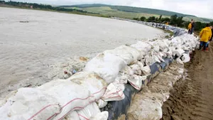 Sute de hectare inundate, la Galaţi