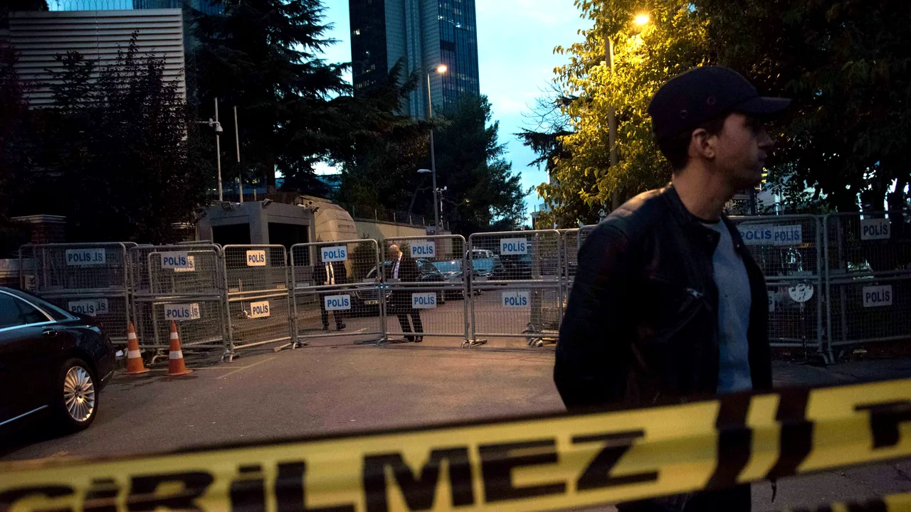 Vehicul suspect al Consulatului saudit, depistat în Istanbul. Arabia Saudită se opune percheziţiei | FOTO