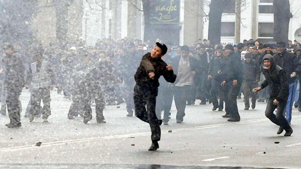 Cel puţin 17 morţi în confruntările din capitala Kîrgîzstanului - VIDEO