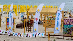 Plaja terapeutică din Mamaia, destinată persoanelor cu dizabilităţi, ocupată de turiştii de ocazie