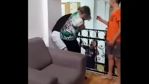 O elevă de la Liceul pentru Deficienţi de Auz Cluj a fost BĂTUTĂ de pedagogă şi ameninţată - VIDEO  / UPDATE Parchetul, sesizat. Şi Avocatul Poporului va face o anchetă 