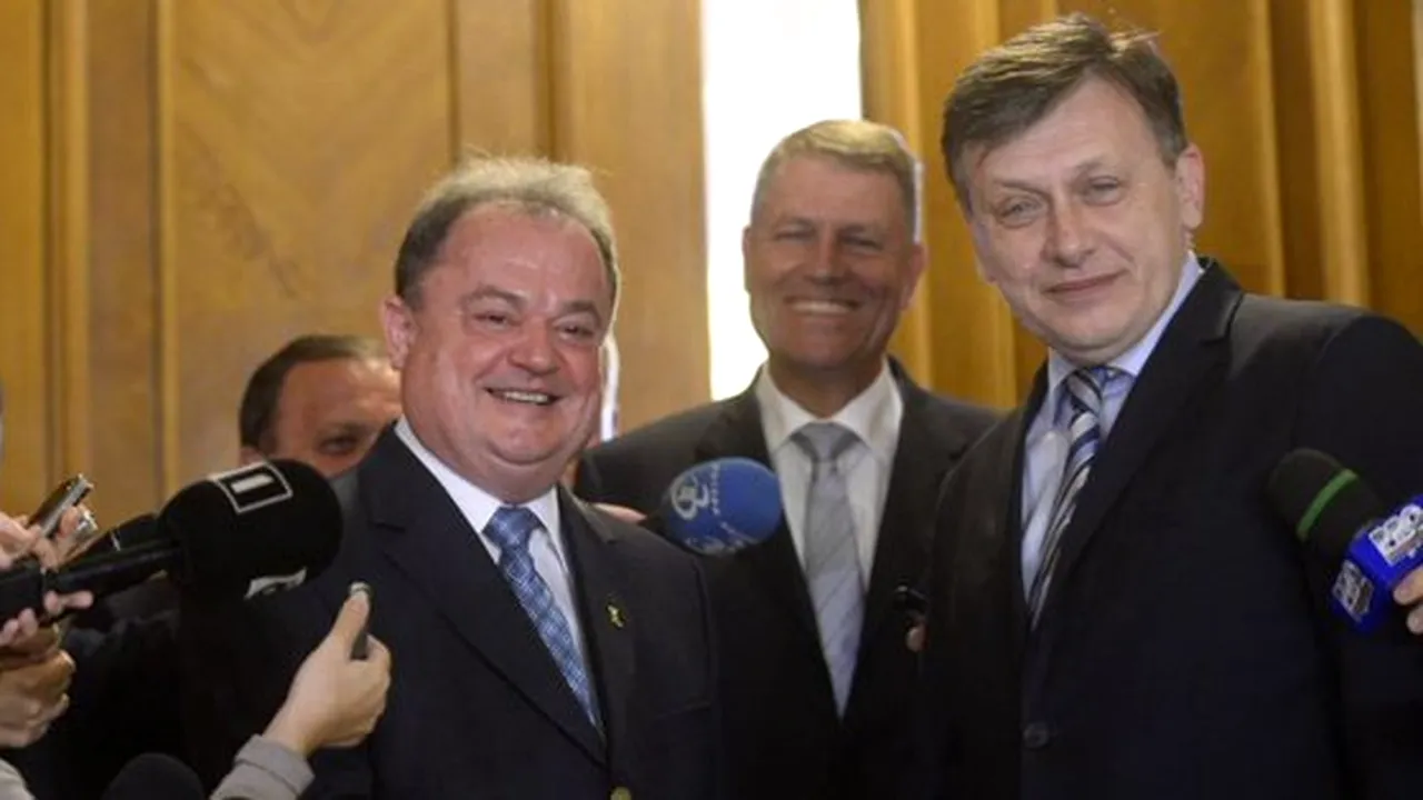 Prim-vicepreşedintele PNL Sector 2, despre europarlamentare: Crin Antonescu şi Vasile Blaga, legaţi ombilical de USL şi de tăierea pensiilor