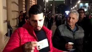 VIDEO | Un student de la SNSPA nu a fost lăsat să intre la dezbaterea lui Iohannis: Au zis că nu sunt pe liste