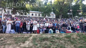 Peste 150 de pelerini la Nicula, îngrjiţi de medici din cauza unor lipotimii, înţepături de insecte
