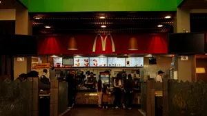 Un uriaș lanț de fast-food folosește în secret inteligența artificială pentru a stabili prețul produselor sale