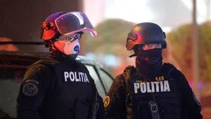 VIDEO. Un bărbat din Galaţi care a furat o pereche de ochelari s-a bătut cu angajaţii magazinului. Reacţia Poliţiei