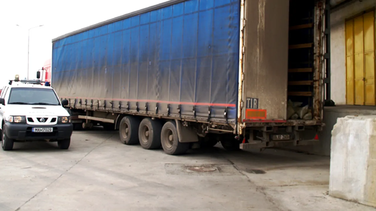 Peste 150 de TIR-uri, în Vama Albiţa. Şoferii nevoiţi să aştepte mai mult de 12 ore la coadă