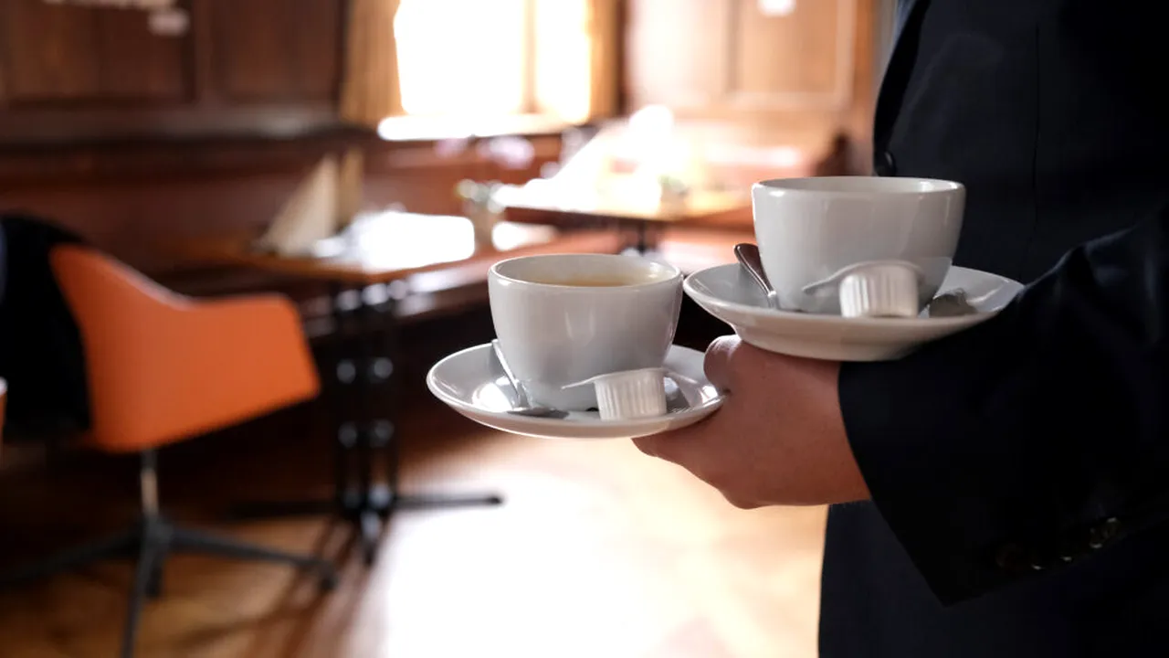 Orășelul căutat de vedete, cu zeci de mici afaceri, în care o mare rețea de cafenele nu a putut să se impună