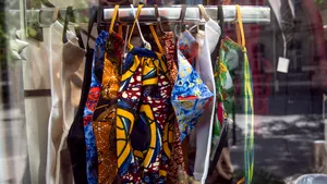 Masca poate întoarce împotriva ta bacteriile bune, care te apără. Medic: În lipsa oxigenului bacteriile bune pot provoca dermatită, acnee sau pot reactiva un herpes