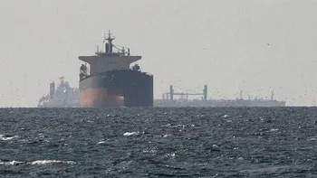 EXTERNE Iranul anunță că șapte petroliere au luat foc sau au fost țintite de atacuri în Strâmtoarea Ormuz
