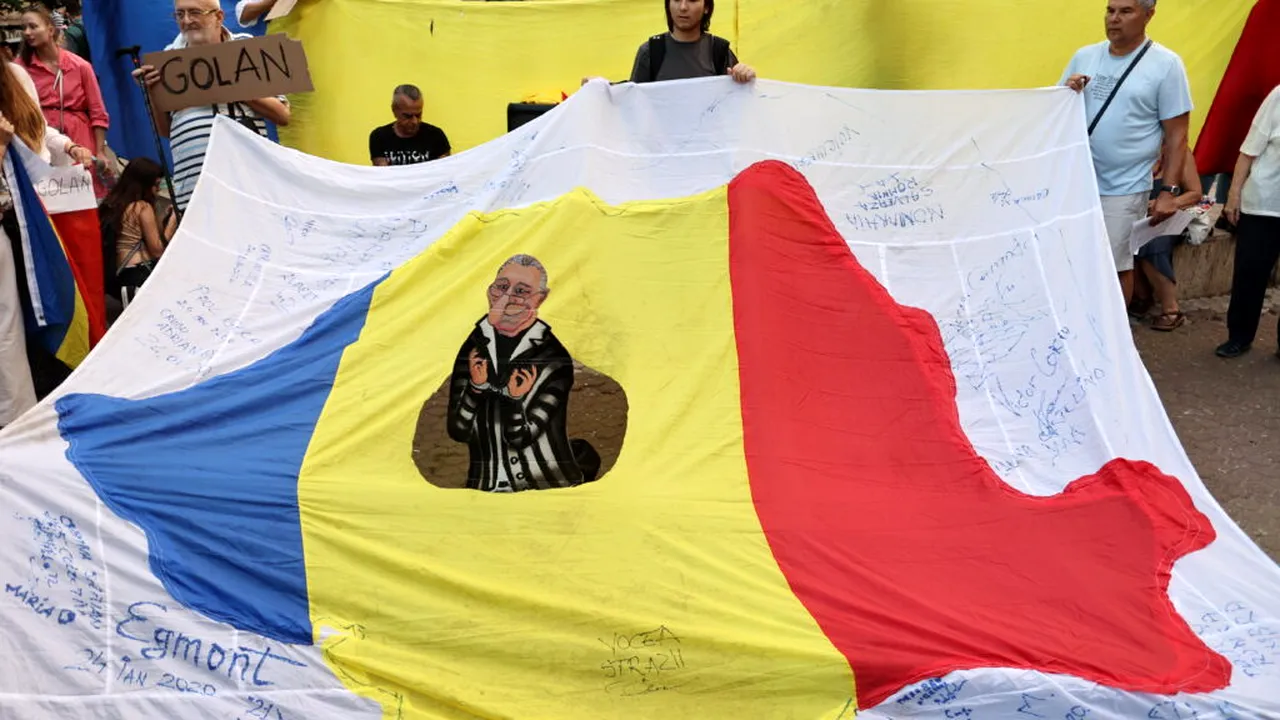 Protest în Piața Universității față de decretarea zilei de doliu național pentru Ion Iliescu