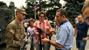 FOTO, VIDEO | Sute de persoane, la Ploieşti, la expoziţia cu tehnică militară a forţelor americane, din cadrul Saber Guardian 2017
