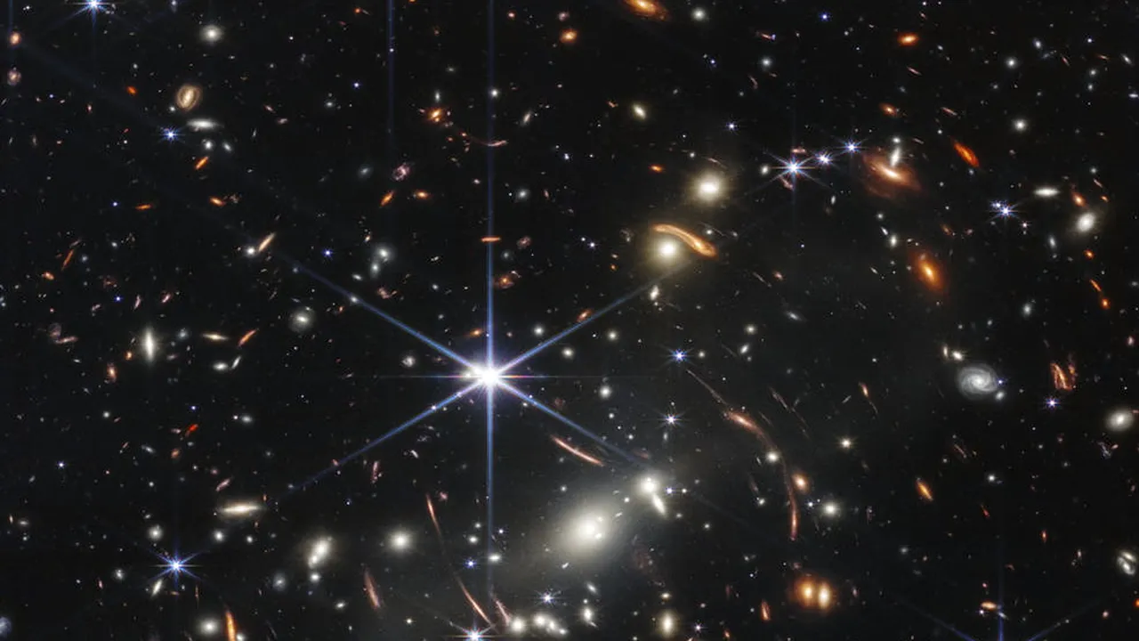 NASA: Ingrediente chimice care se găsesc în oţet şi băuturi alcoolice au fost detectate în jurul a două stele tinere de telescopul spaţial James Webb